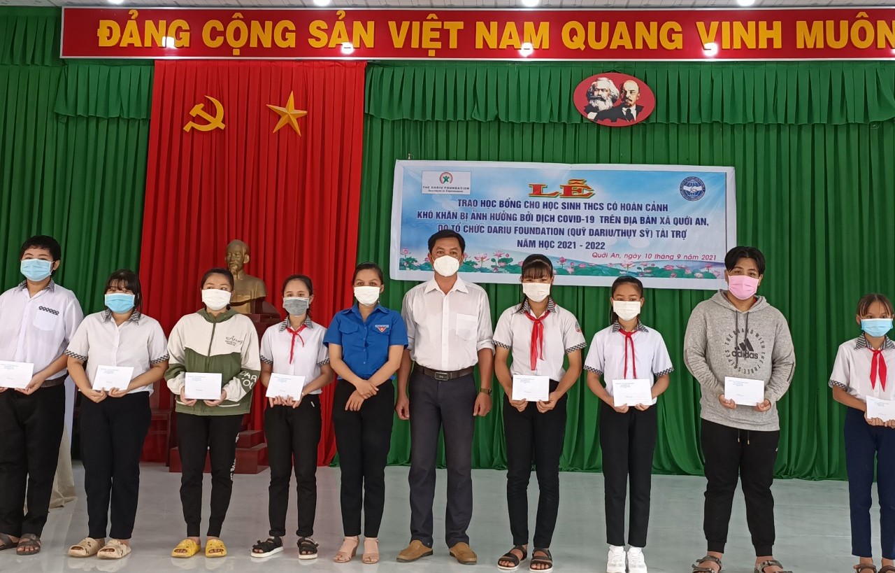 Vĩnh Long: Trao 100 suất học bổng cho học sinh hoàn cảnh khó khăn do Tổ chức Dariu Foundation tài trợ