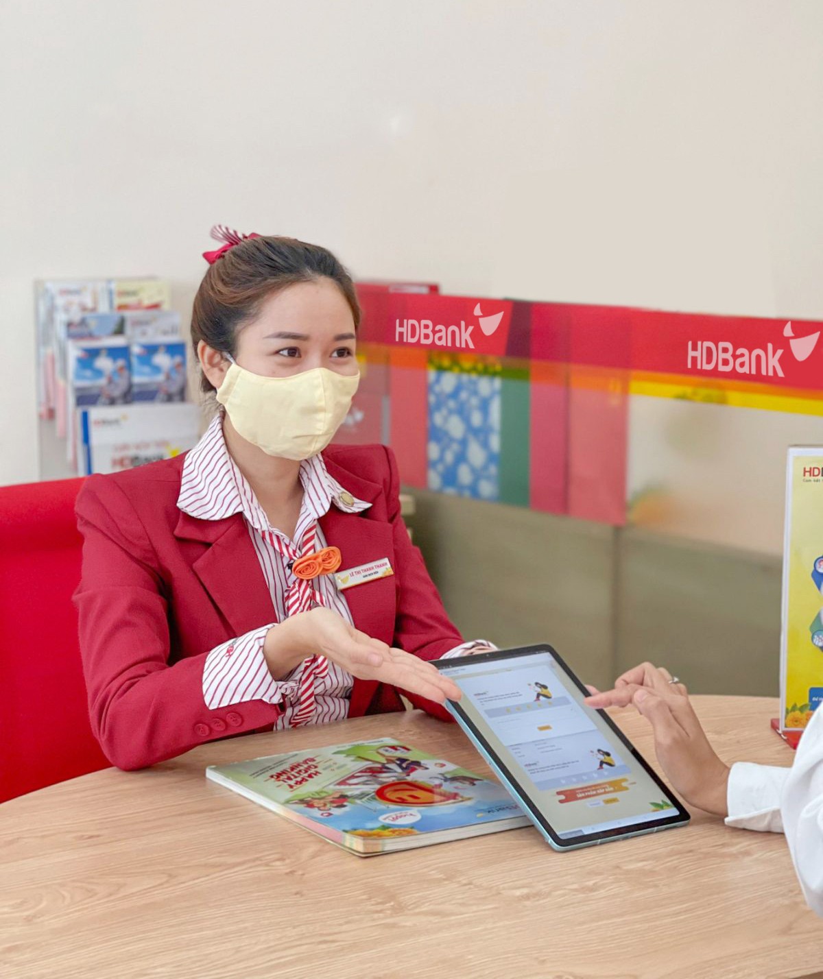 HDBank khai thác tối đa ứng dụng số, chuyển đổi mô hình “Làm việc từ xa”