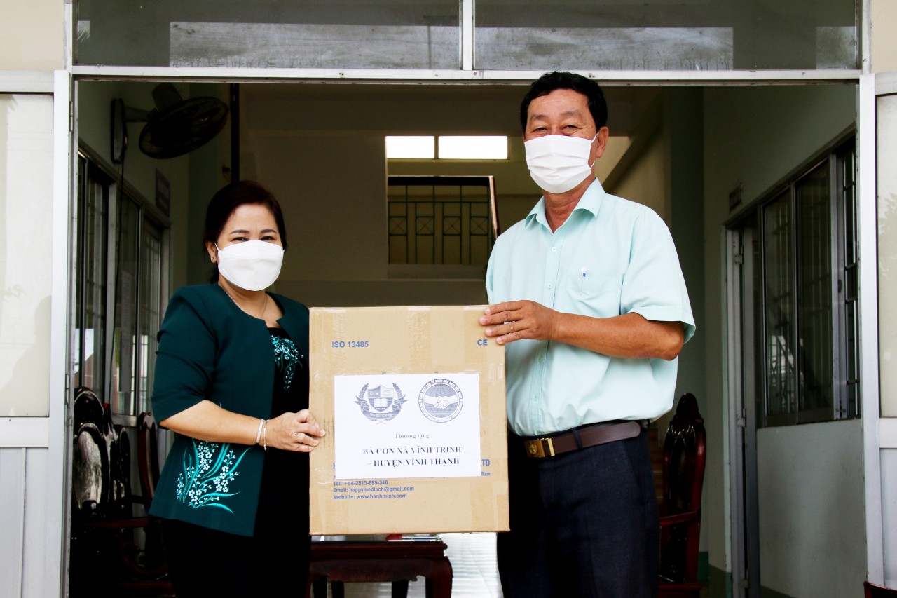 Liên hiệp Cần Thơ trao tặng vật tư y tế cho lực lượng phòng, chống dịch COVID-19