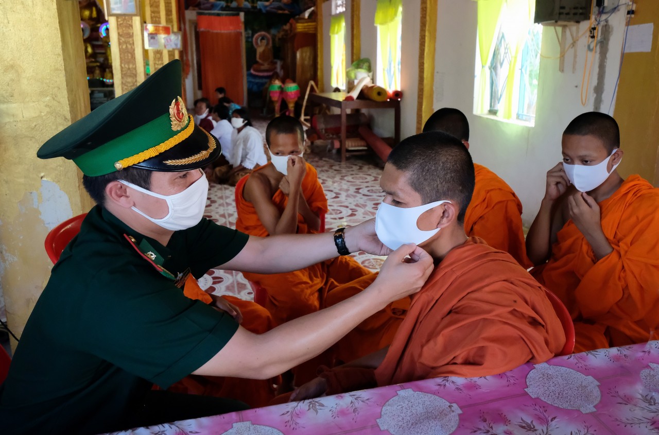 Bộ đội Biên phòng An Giang đồng hành cùng đồng bào dân tộc Khmer vùng biên giới