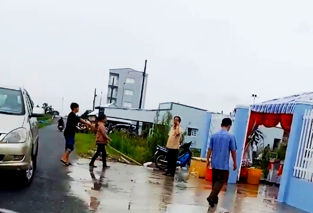 kien giang xe bien xanh du tiec nha nuoi yen cua can bo uy ban kiem tra tinh uy