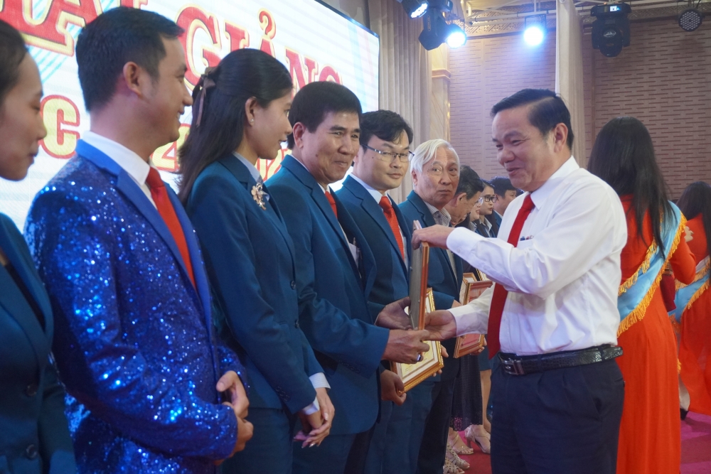 Cần Thơ: dành 5 tỷ hỗ trợ sinh viên ảnh hưởng Covid-19 và thiên tai tại ĐBSCL