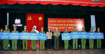 Bộ trưởng Tô Lâm đến thăm và làm việc với Công an tỉnh An Giang