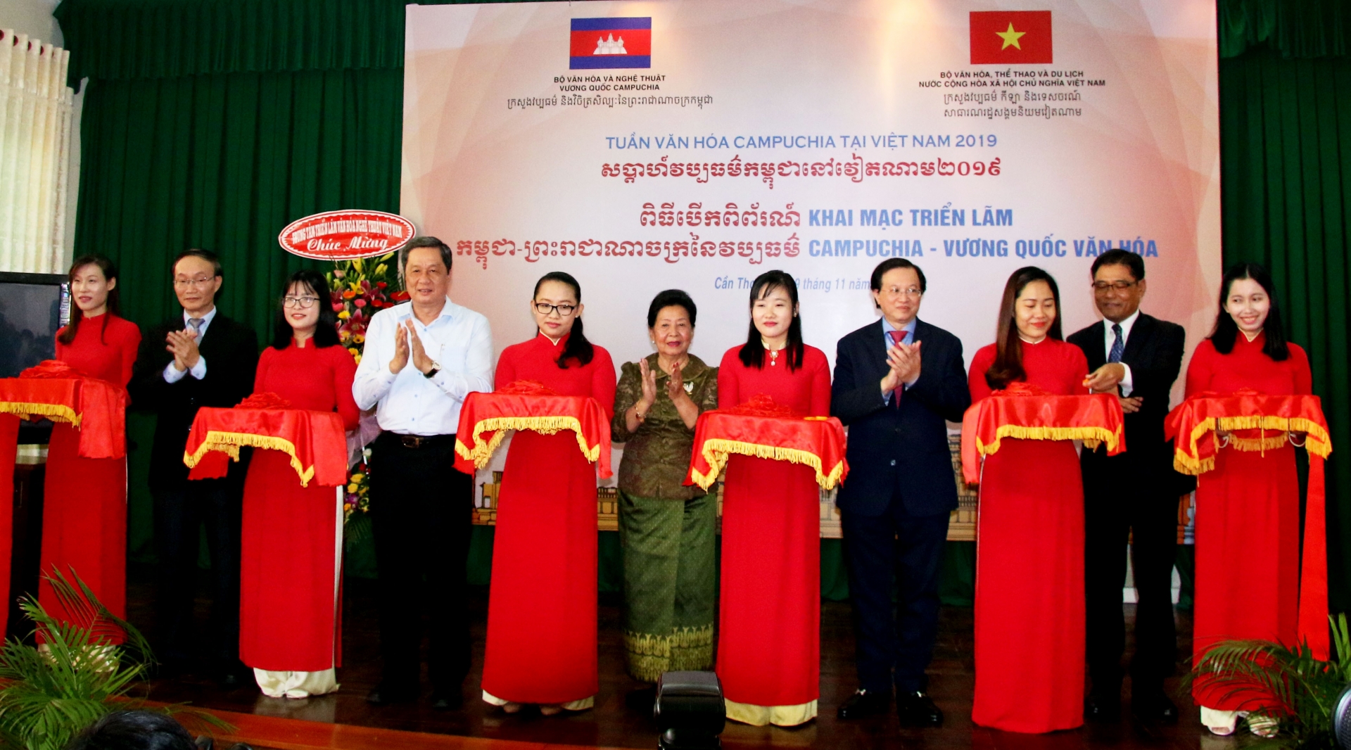 lan dau tien tuan van hoa campuchia duoc to chuc tai mien tay viet nam