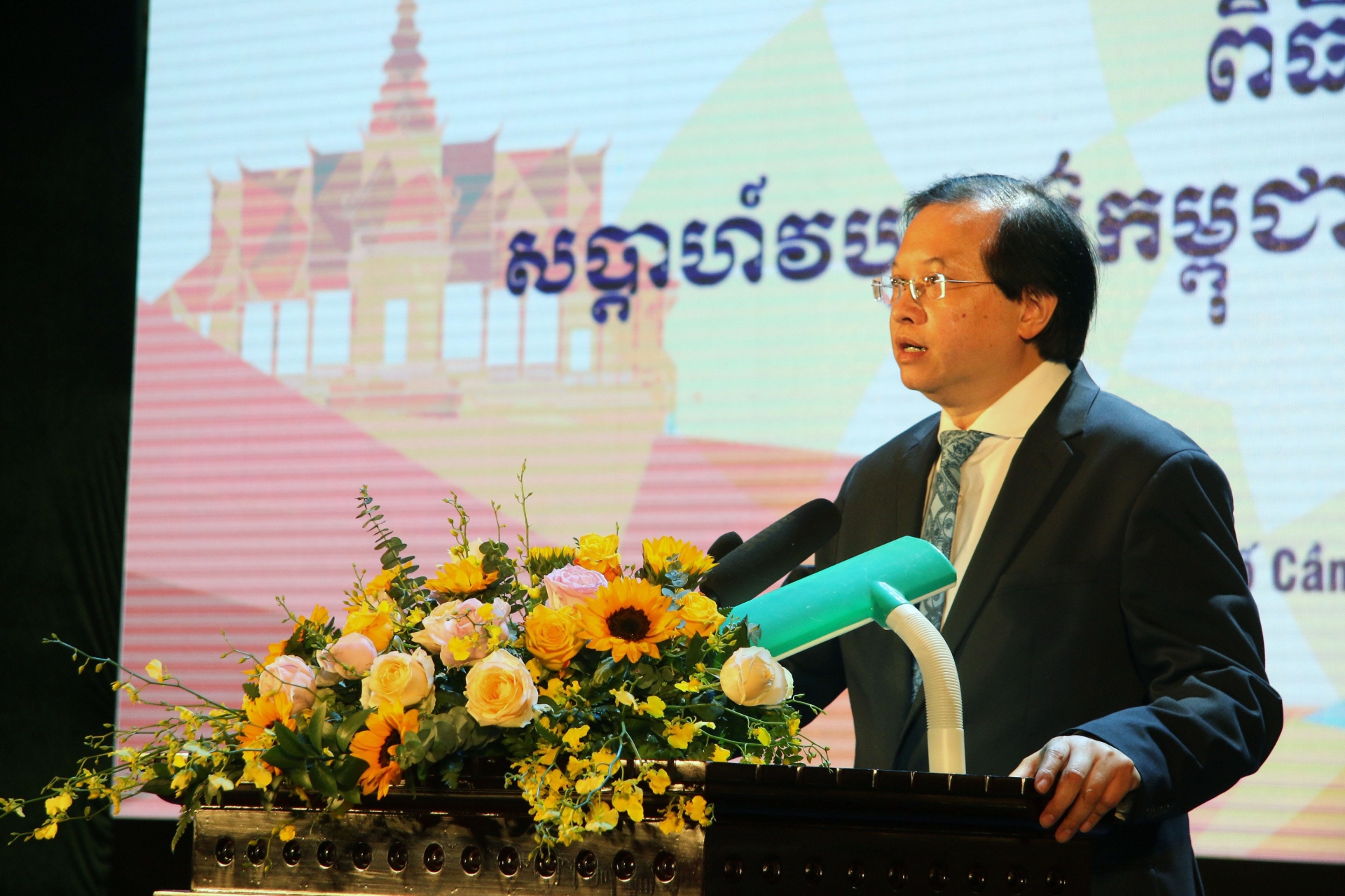 lan dau tien tuan van hoa campuchia duoc to chuc tai mien tay viet nam