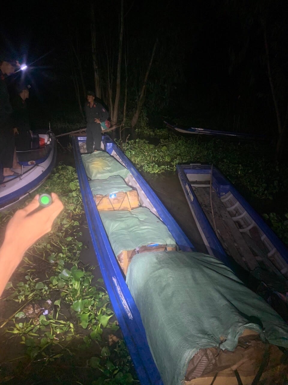 An Giang: Bắt giữ gần 20 nghìn khẩu trang y tế không rõ nguồn gốc vận chuyển qua biên giới