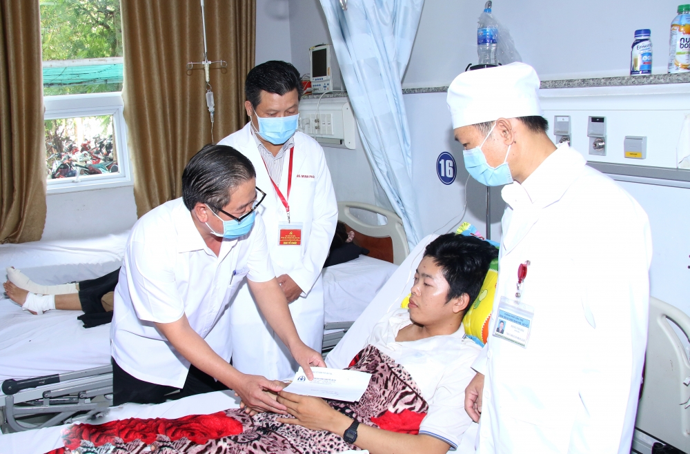 Chủ tịch UBND TP Cần Thơ thăm nạn nhân, gia đình có người thân tử vong do TNGT