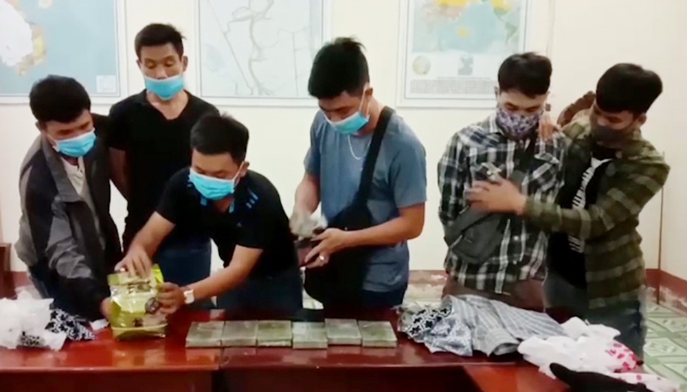 An Giang: Vận chuyển gần 1kg ma túy đá, 2 bị cáo lãnh án chung thân