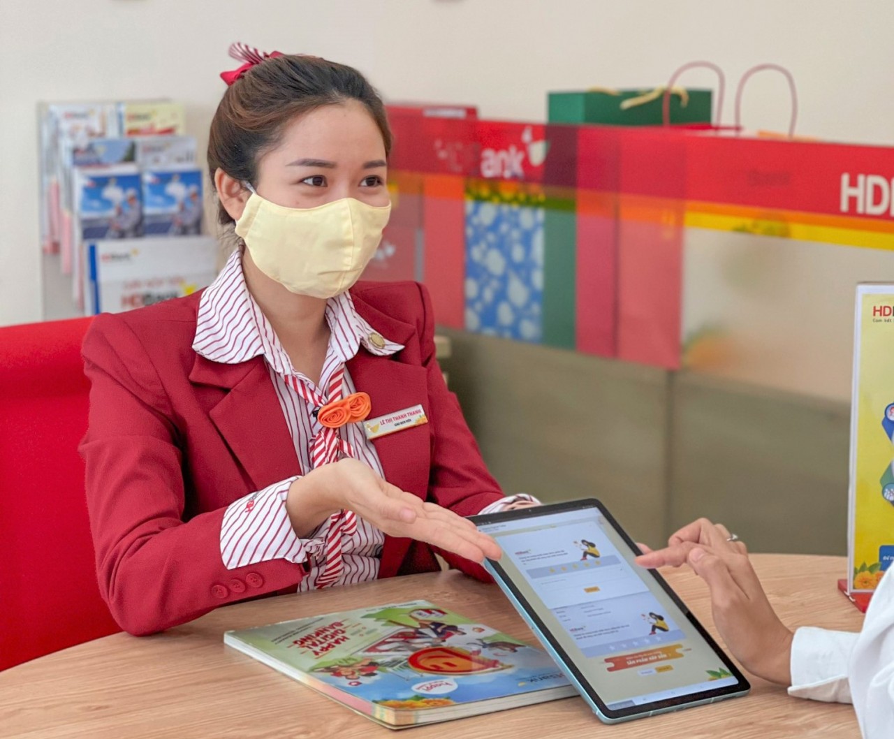 Mua bán ngoại tệ mọi lúc mọi nơi với ứng dụng Ngân hàng số