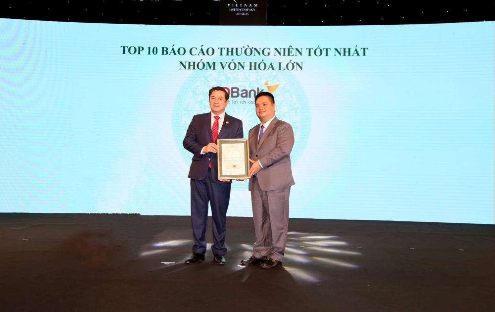 HDBank tiếp tục được vinh danh trong các doanh nghiệp có báo cáo thường niên xuất sắc trên sàn chứng khoán