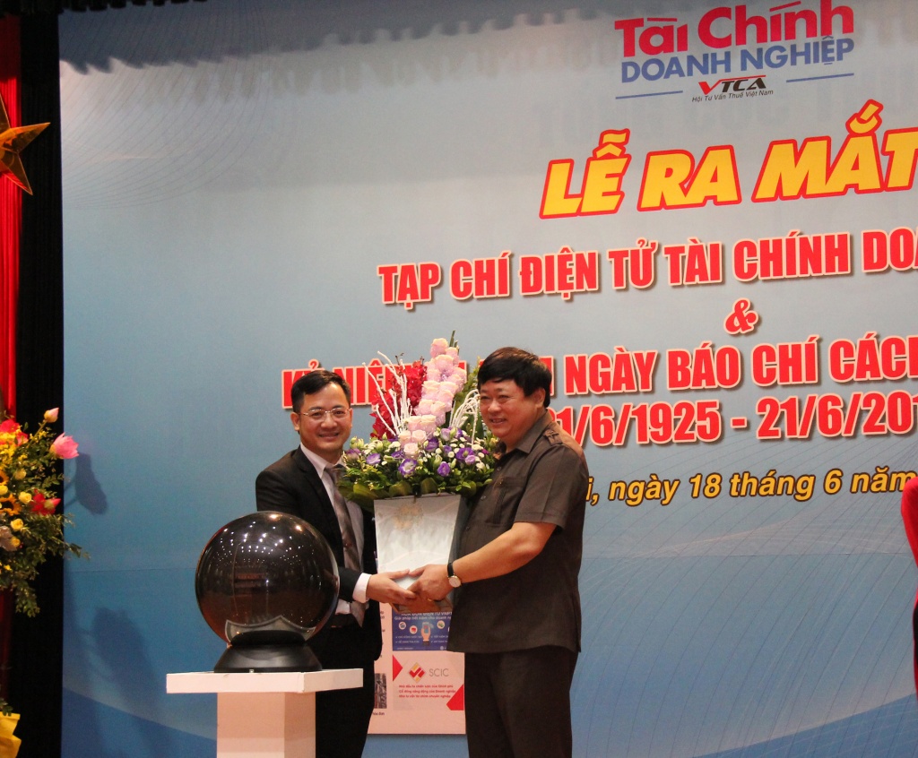 ra mat tap chi dien tu tai chinh doanh nghiep