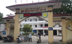Yêu cầu làm rõ vụ bác sỹ kéo đứt cổ trẻ sơ sinh ở Hà Tĩnh