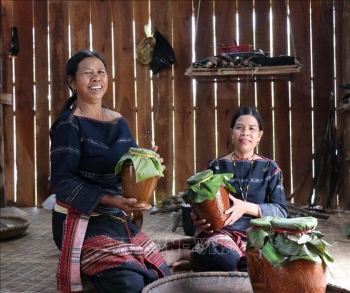 Say nồng rượu cần men lá Tây Nguyên