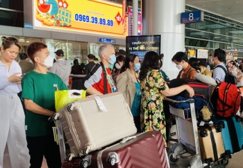 TP Hồ Chí Minh: Nhộn nhịp Việt kiều về quê đón Tết Nguyên đán 2023