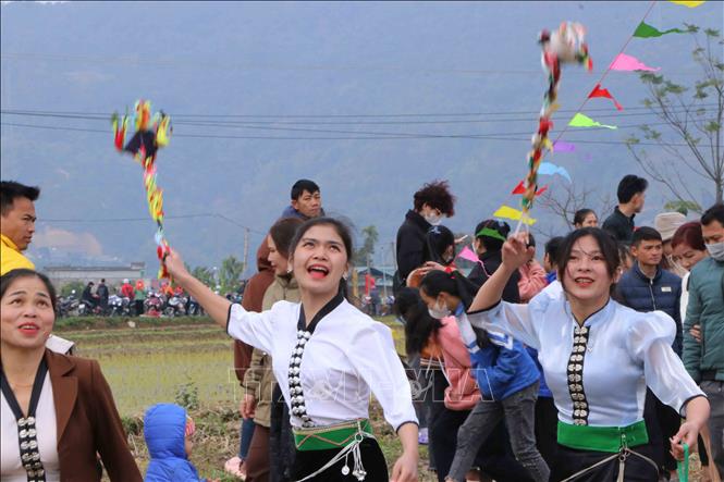 Đến Than Uyên xem Lễ hội Lùng Tùng của người Thái Chú thích ảnh