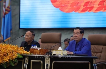 dang nhan dan campuchia thong qua nhieu quyet sach quan trong