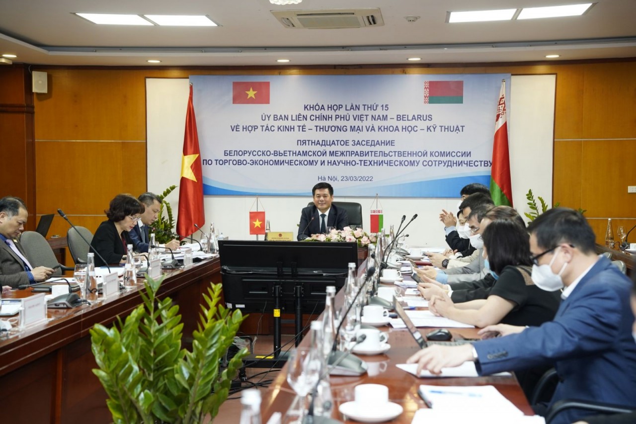 Khóa họp lần thứ 15 Ủy ban liên Chính phủ Việt Nam – Belarus về hợp tác kinh tế – thương mại và khoa học – kỹ thuật. Ảnh: Bộ Công thương Khóa họp lần thứ 15 Ủy ban liên Chính phủ Việt Nam – Belarus về hợp tác kinh tế – thương mại và khoa học – kỹ thuật. Ảnh: Bộ Công thương