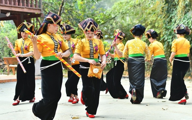 Tình yêu với xòe Tây Bắc