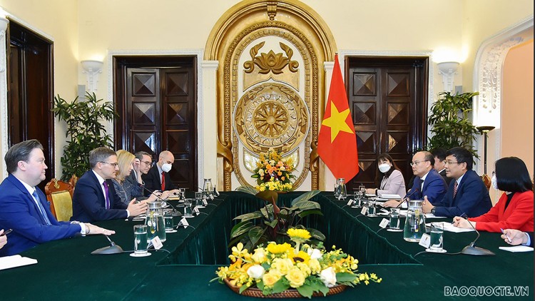 Thứ trưởng Thường trực Bộ Ngoại giao Nguyễn Minh Vũ làm việc với Cố vấn Derek Chollet. Ảnh: Anh Sơn/Thế giới và Việt Nam