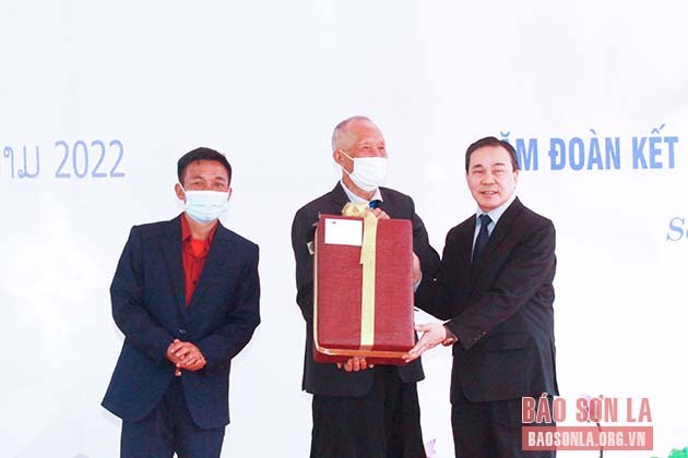 Thắt chặt mối quan hệ đoàn kết hữu nghị đặc biệt và hợp tác toàn diện giữa hai nước Việt - Lào