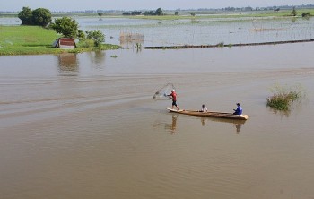 Nước sông Mekong dâng cao giữa mùa khô
