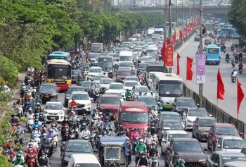 Ngày đầu kỳ nghỉ lễ: cửa ngõ Hà Nội, TP.HCM ùn tắc kéo dài