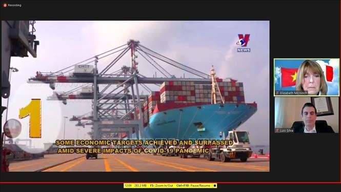 Video giới thiệu những thành tựu của Việt Nam được trình chiếu tại hội thảo. Ảnh: Trung Dũng/TTXVN