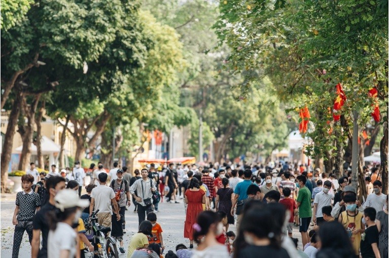  tại sự kiện cũng diễn ra nhiều hoạt động trình diễn nghệ thuật đường phố, trưng bày, triển lãm ảnh và các hoạt động bên lề cùng các nghệ nhân... cũng rất đông người đứng xem. 