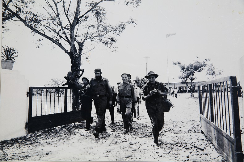 [Ảnh] Bộ ảnh độc đáo về sự kiện đón Chủ tịch Fidel Castro thăm Quảng Trị (Phần 1) ảnh 7
