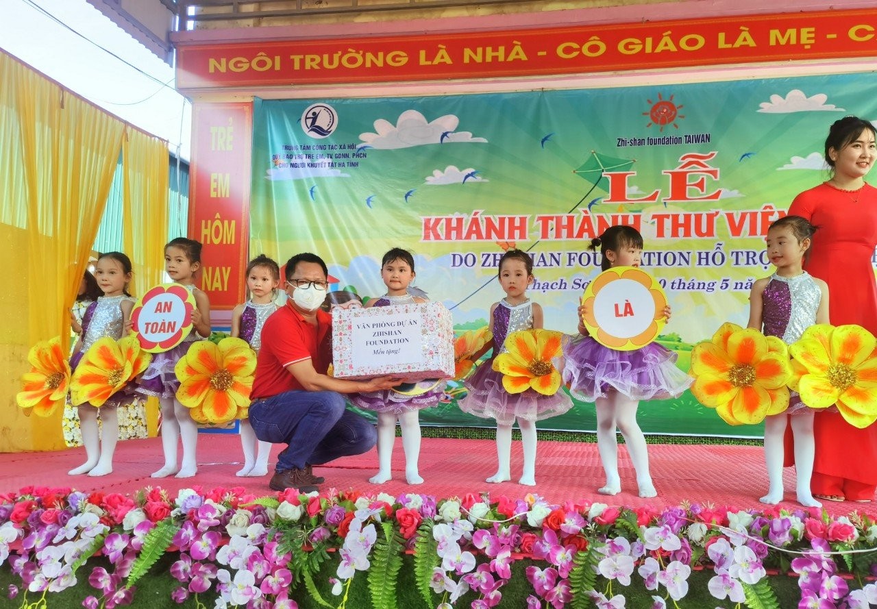 Hình ảnh tại lễ khánh thành thư viện của bé. Ảnh: Zhi-Shan