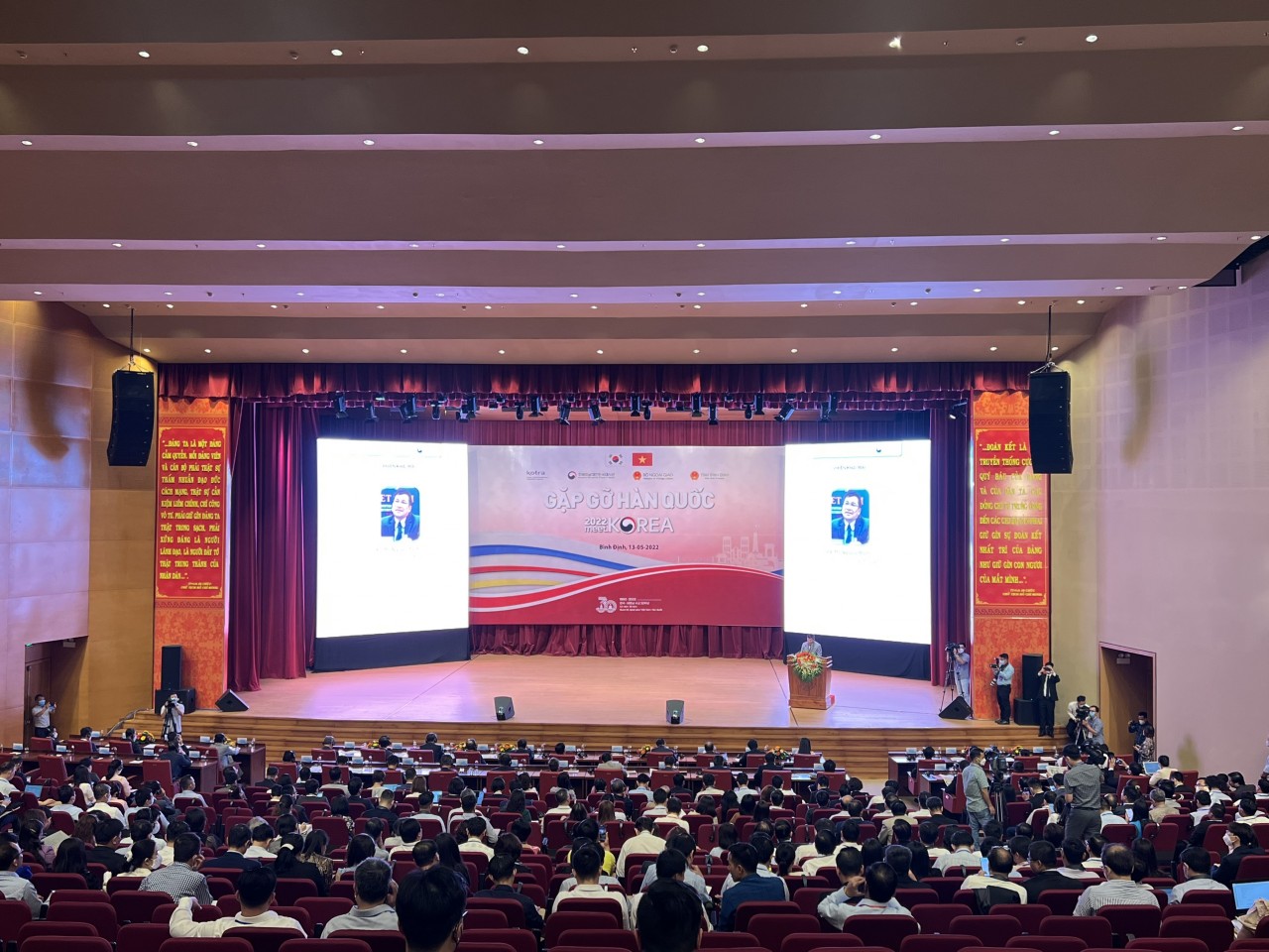 Toàn cảnh lễ khai mạc Hội nghị Gặp gỡ Hàn Quốc năm 2022 tại Bình Định.