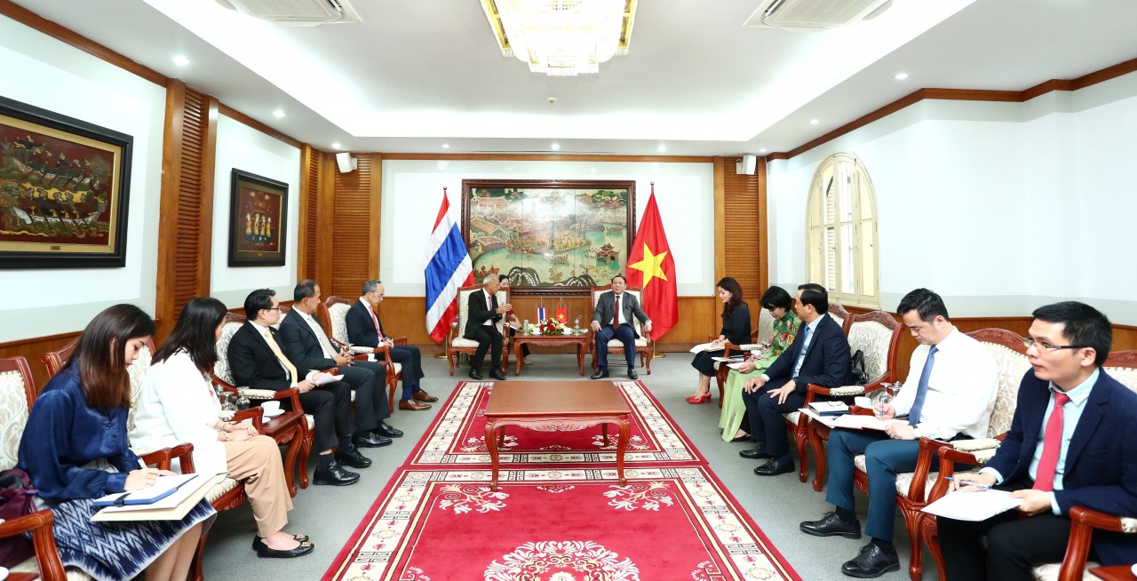 Bộ trưởng Bộ Văn hóa, Thể thao và Du lịch, Chủ tịch Ủy ban Olympic Việt Nam, Trưởng Ban Tổ chức SEA Games 31 có cuộc tiếp và làm việc với đoàn công tác Bộ Du lịch và Thể thao Thái Lan do ông Phiphat Ratchakitpra - Bộ trưởng Bộ Du lịch và Thể thao Thái Lan 