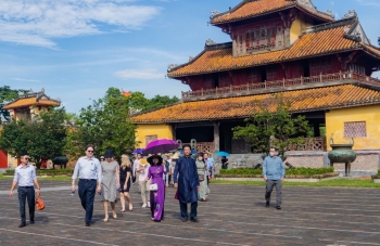 Đại sứ Hoa Kỳ tại Việt Nam và phu nhân thăm Đại nội Huế