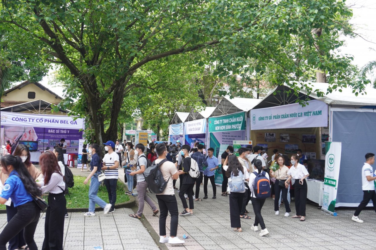  tại Trường Đại học Nông Lâm (ĐHNL), Đại học Huế (ĐHH) đã diễn ra chương trình Ngày hội việc làm và Openday năm 2022.