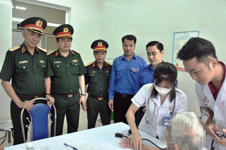 Chương trình khám phát thuốc cho người dân. Ảnh: Cổng TTĐT Trung ương Đoàn.