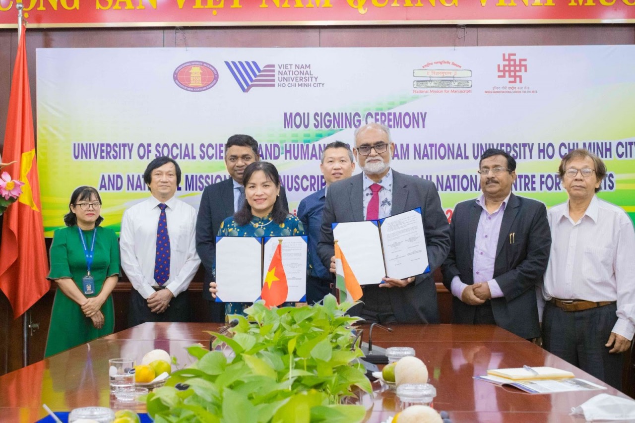 lễ ký kết giữa Trường ĐH KHXH&NV, ĐHQG-HCM và Trung tâm Quốc Gia về Văn hoá Nghệ thuật Indira Gandhi với nhiều thỏa thuận quan trọng. Ảnh: USSH