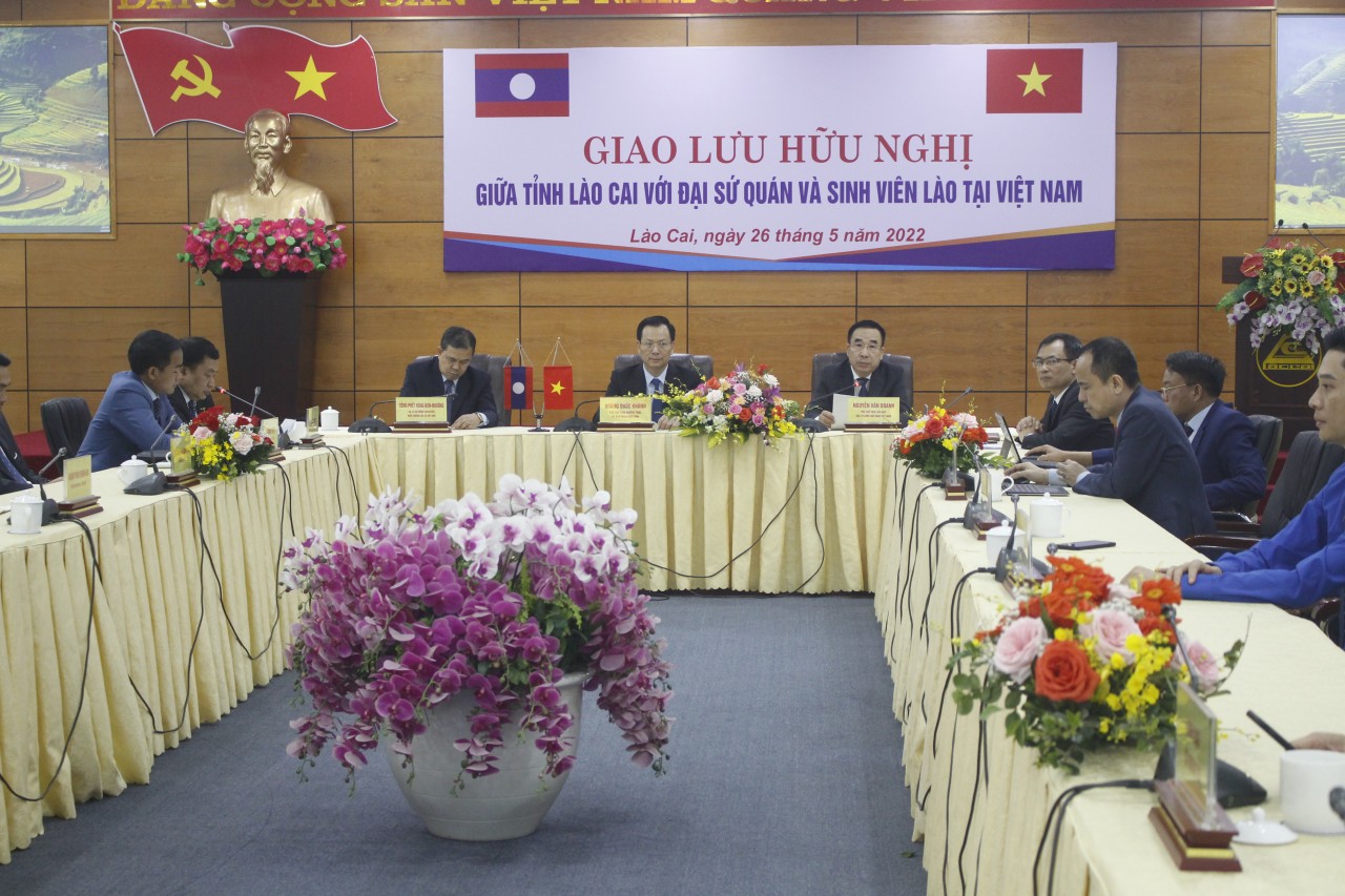 Tăng cường hiểu biết thực tế cho sinh viên Lào