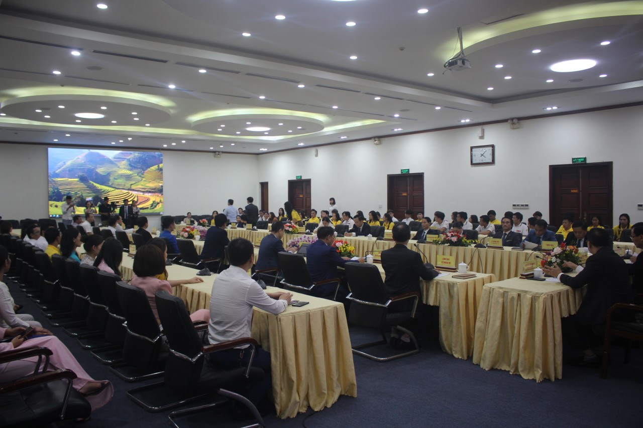 Tăng cường hiểu biết thực tế cho sinh viên Lào