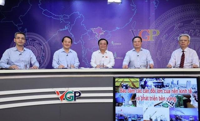 Các vị khách mời tham dự tọa đàm. Ảnh: VGP.