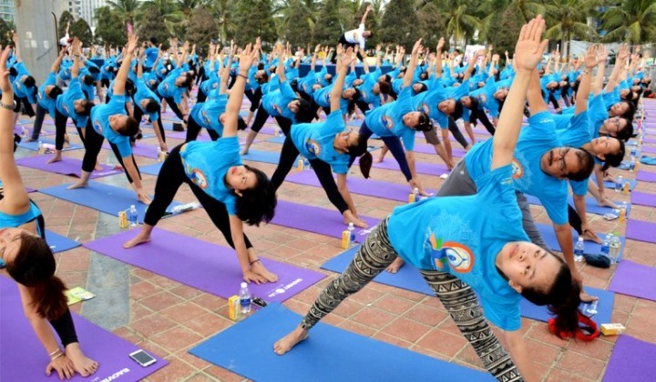 Đồng diễn Yoga trên bãi biển Đà Nẵng