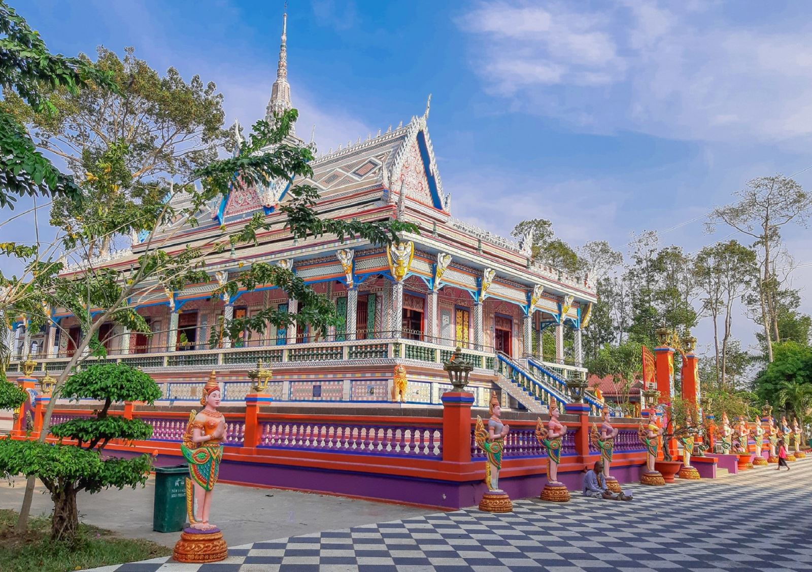 Ngắm những ngôi chùa có kiến trúc độc đáo của người Khmer tại Sóc Trăng Chú thích ảnh