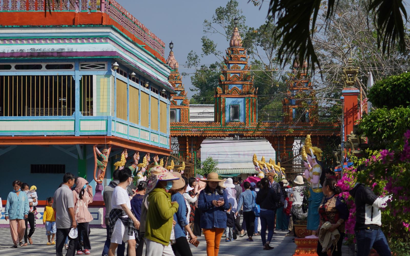 Ngắm những ngôi chùa có kiến trúc độc đáo của người Khmer tại Sóc Trăng Chú thích ảnh