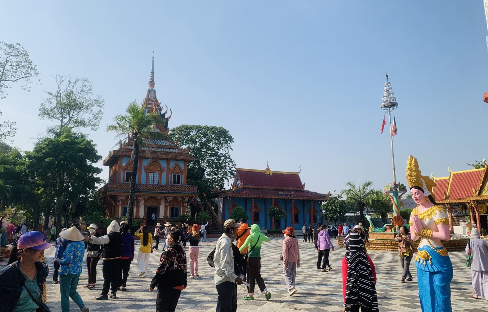 Ngắm những ngôi chùa có kiến trúc độc đáo của người Khmer tại Sóc Trăng Chú thích ảnh