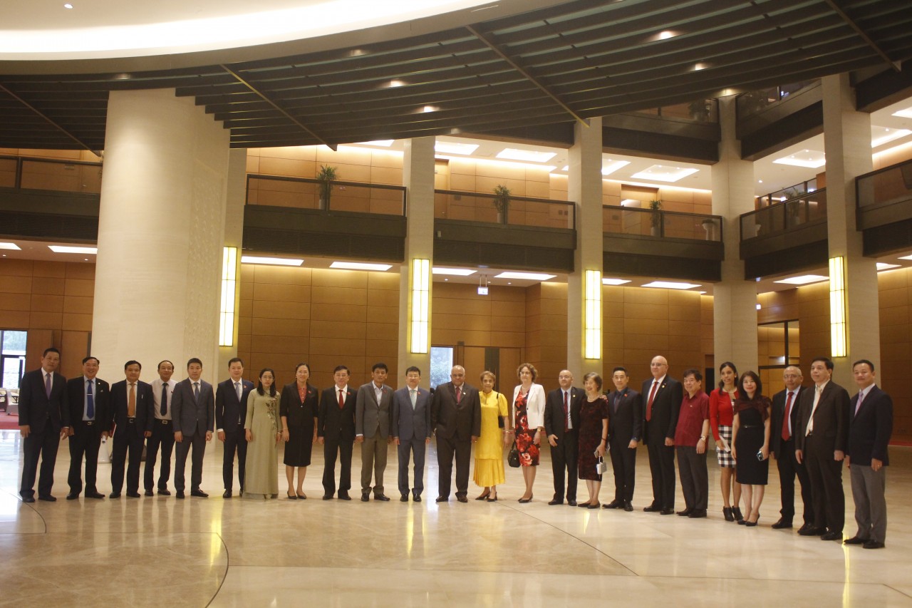 Giao lưu, tăng cường hợp tác giữa Nhóm Nghị sĩ hữu nghị Việt Nam – Cuba, Hội Hữu nghị Việt Nam – Cuba và Đại sứ quán Cuba