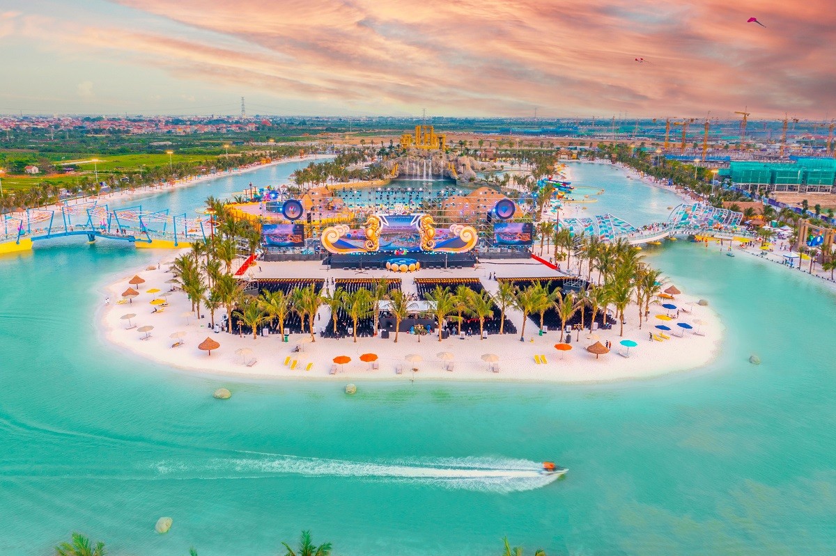 Vinhomes luôn biết cách hấp dẫn khách hàng bằng việc kiến tạo kỳ quan trong các đại đô thị, như Tổ hợp công viên biển tạo sóng lớn nhất thế giới ở Vinhomes Ocean Park 2 – The Empire.