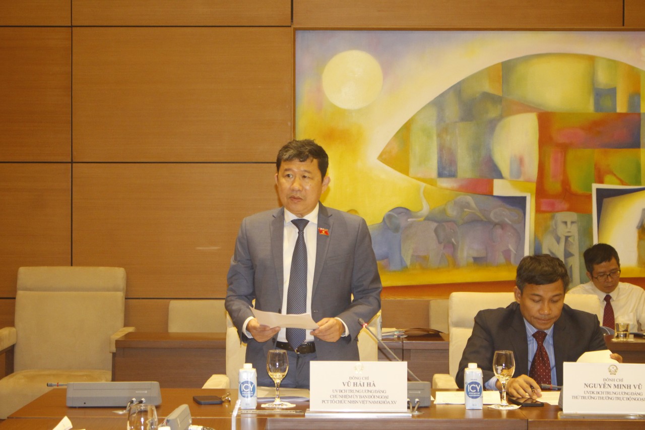 Chủ nhiệm Ủy ban Đối ngoại Vũ Hải Hà báo cáo  tình hình hoạt động của Nhóm Nghị sỹ hữu nghị Việt Nam - Nhật Bản 