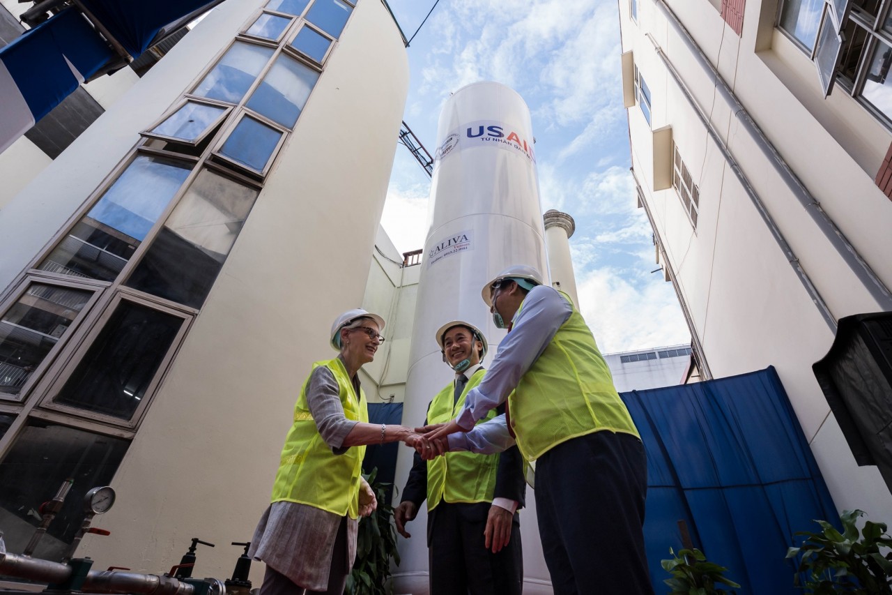 USAID tài trợ hệ thống oxy lỏng cho Bệnh viện Bạch Mai