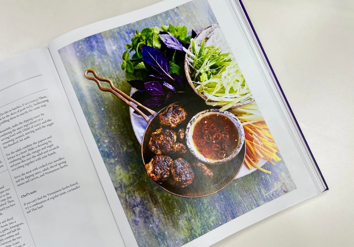 Bún chả Hà Nội được đưa vào sách nấu ăn mừng Đại lễ Bạch kim của Nữ hoàng Anh