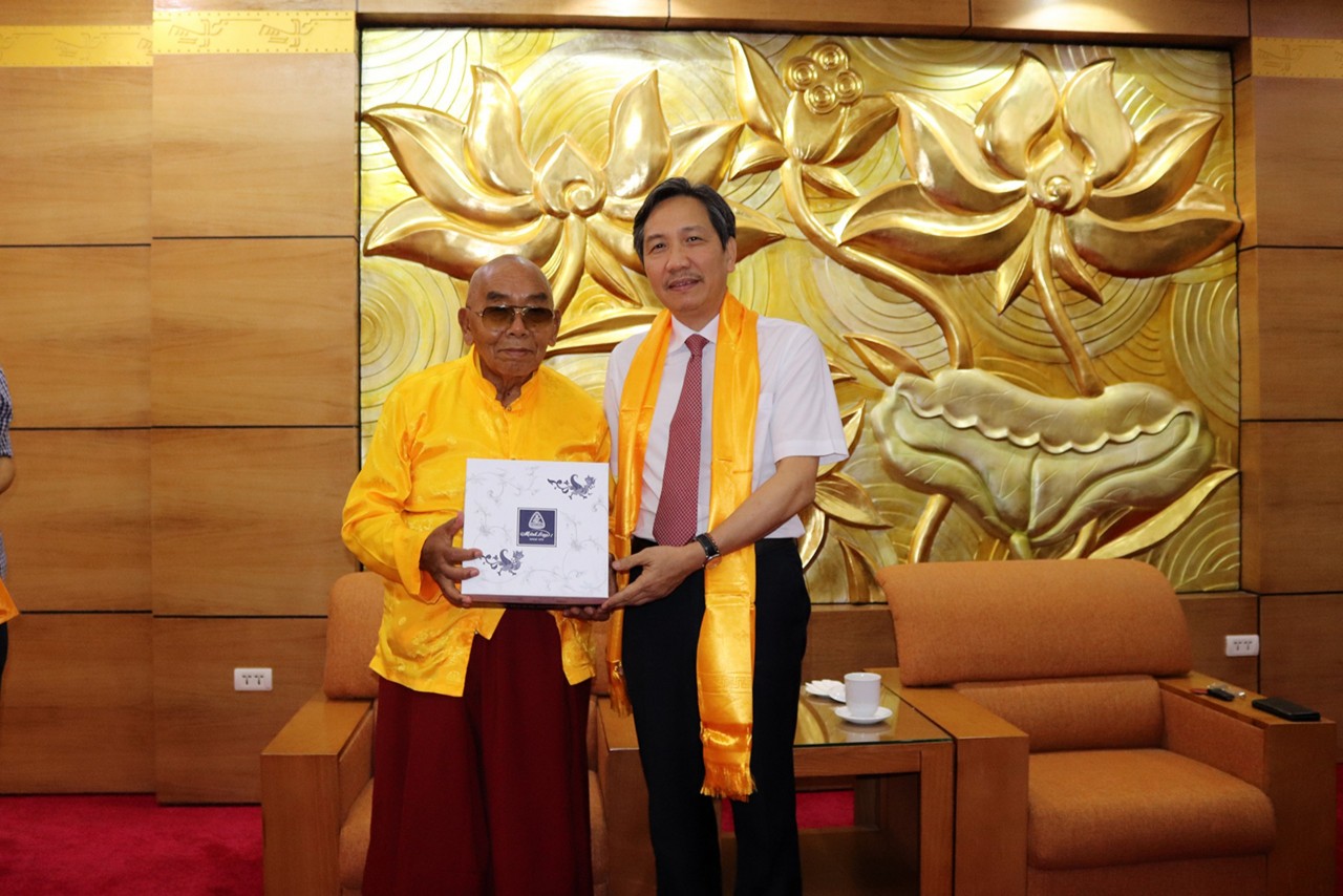 Lãnh đạo Hội hữu nghị Việt Nam - Nepal tiếp xã giao đoàn giáo sĩ Phật giáo Nepal
