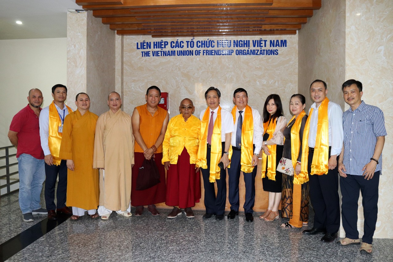 Các đại biểu chụp ảnh kỷ niệm.